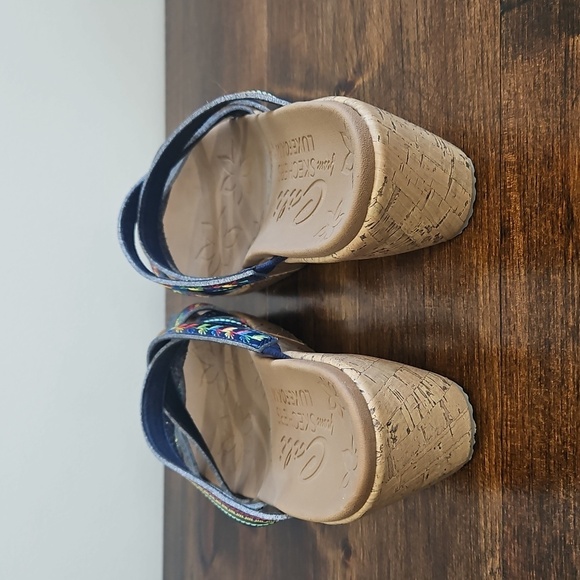 Skechers Tan Sandals - Picture 4 of 11